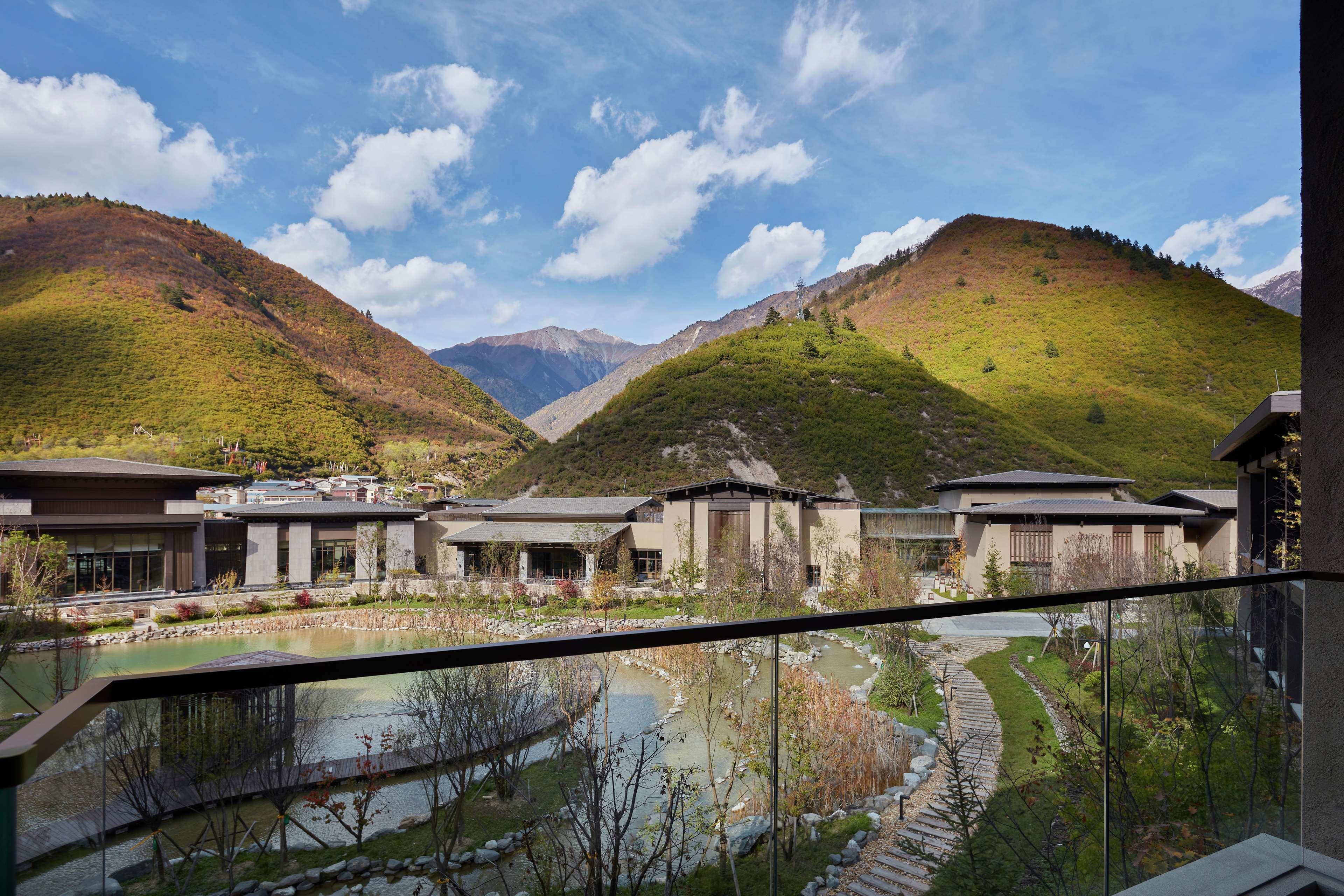 Hilton Jiuzhaigou Resort Zhangzha Town Екстер'єр фото