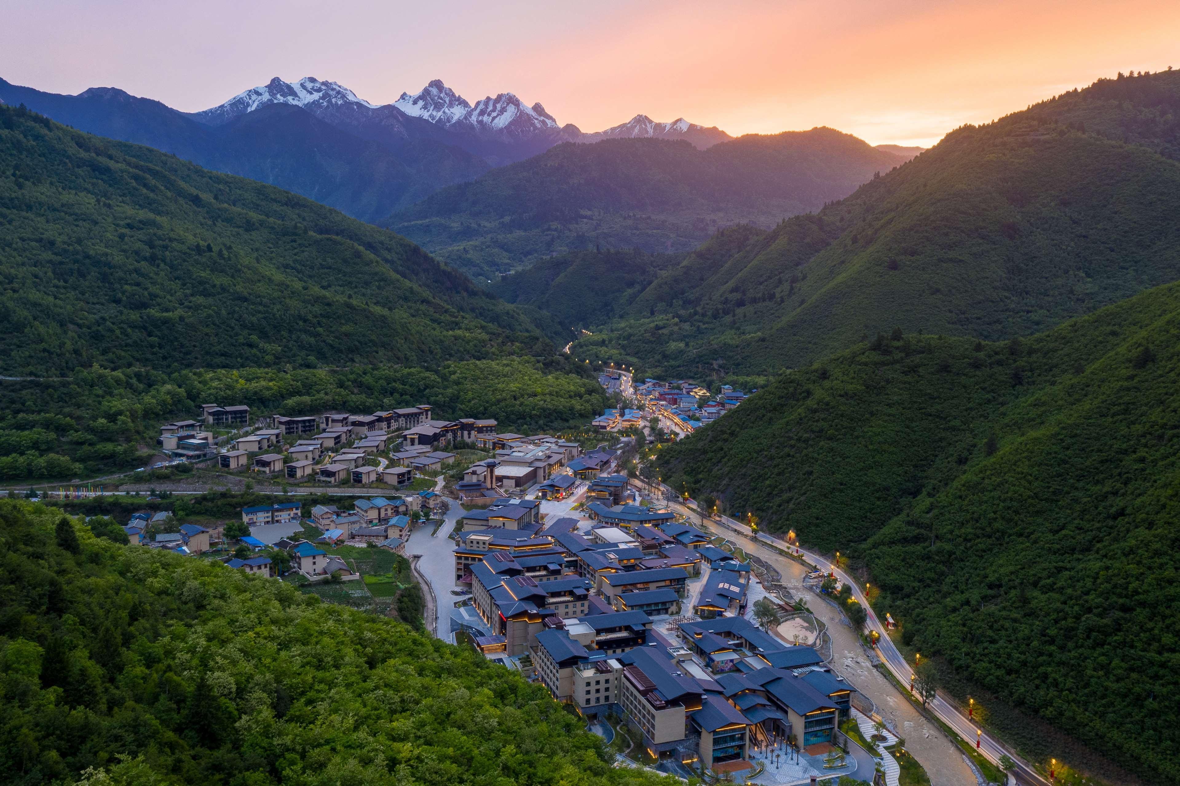 Hilton Jiuzhaigou Resort Zhangzha Town Екстер'єр фото
